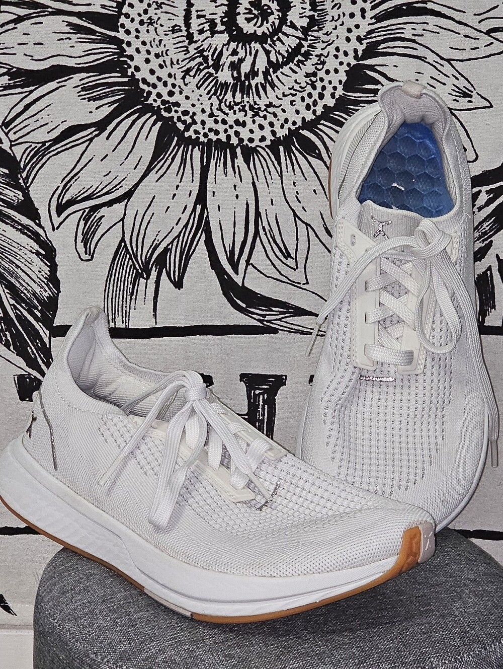 Unisex Flux Adapt White Running Sneakers - Lightweight Performance 7.5 M / 9 W
